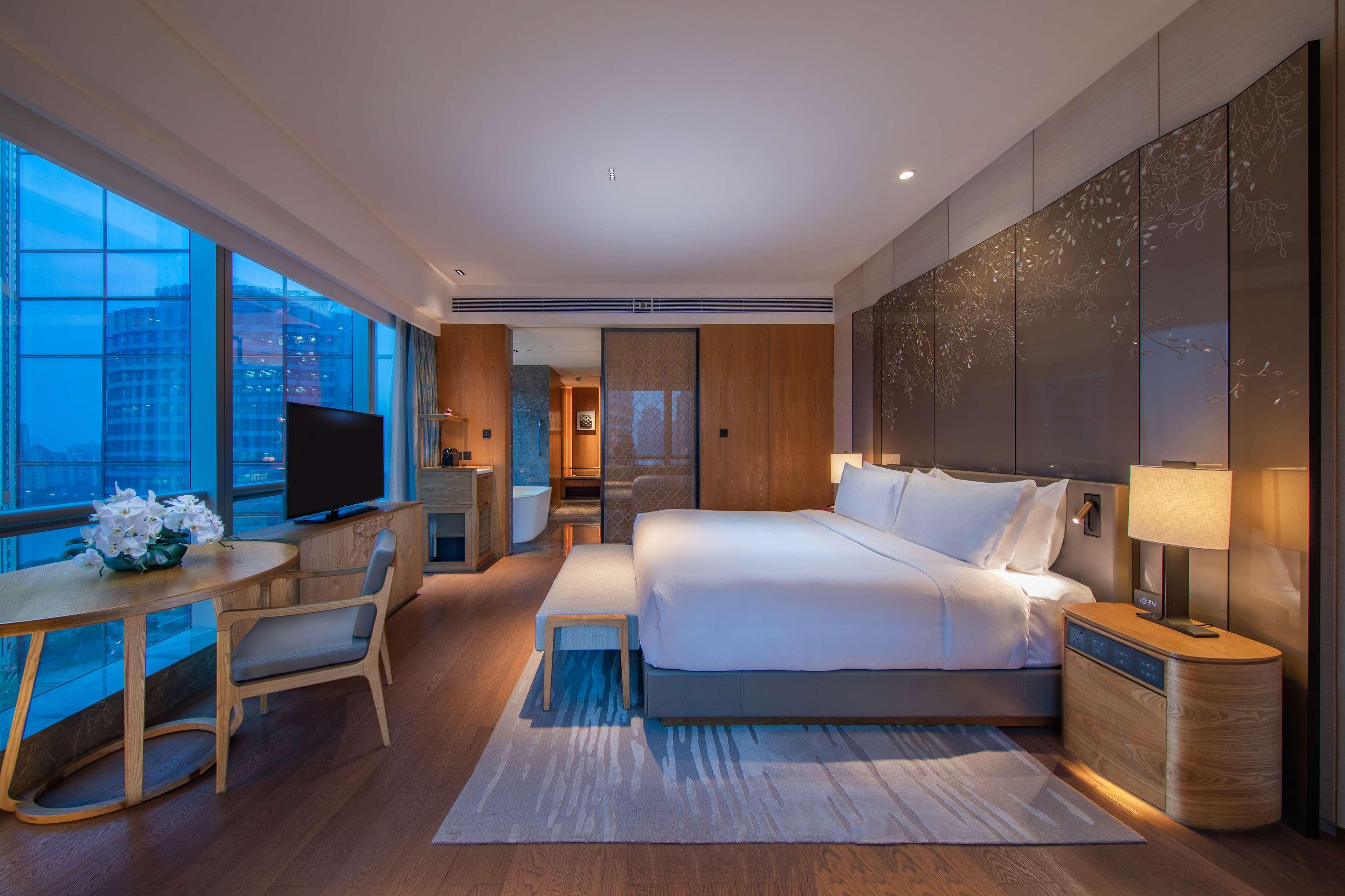 Conrad Guangzhou Hotel Exterior photo